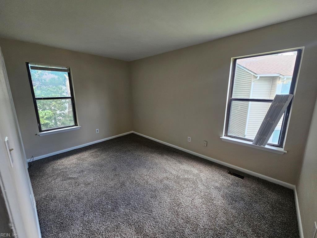 900 Meadowburm Cir Property Photo 17
