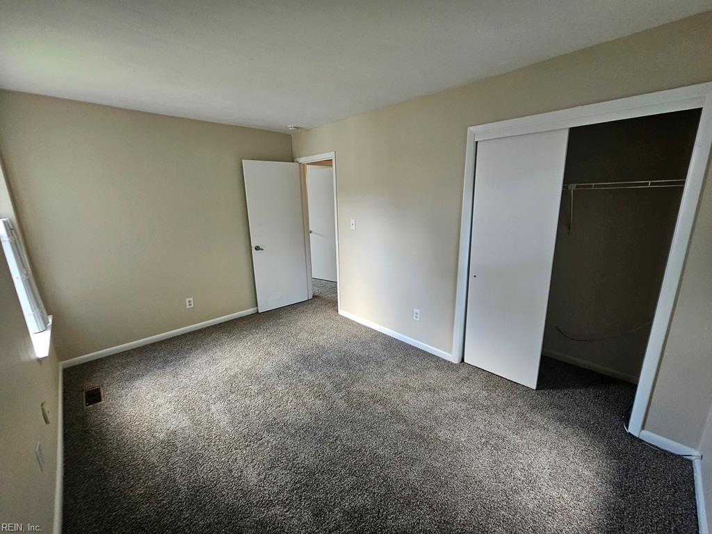 900 Meadowburm Cir Property Photo 18