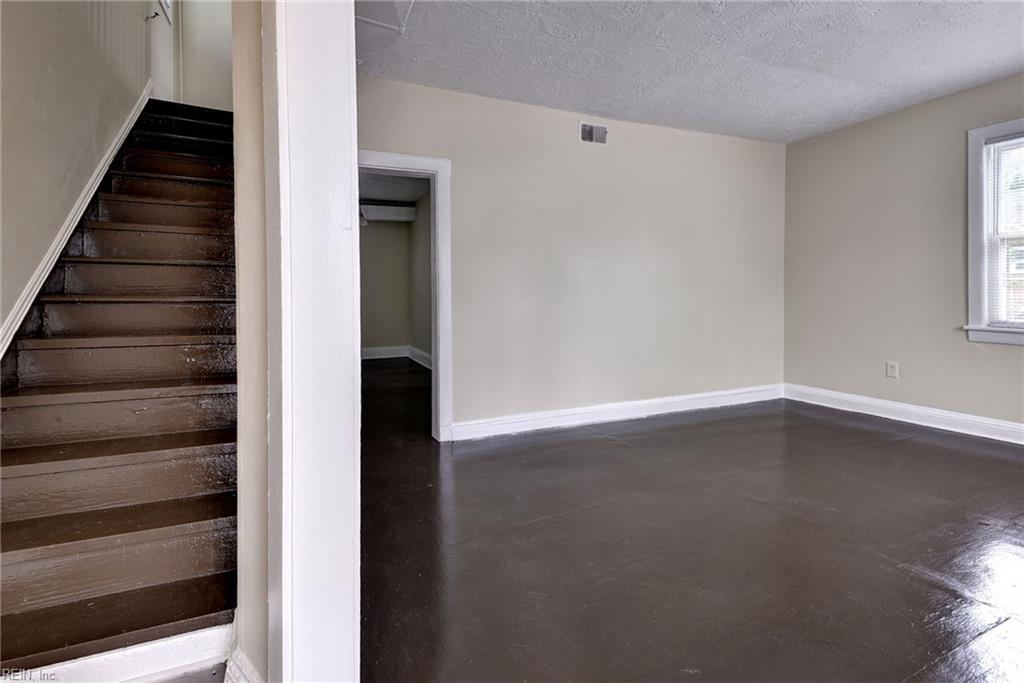 1028 37th St Property Photo 5