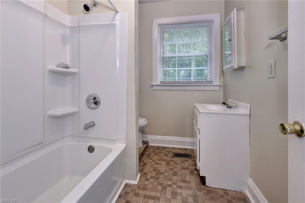 1028 37th St Property Photo 16