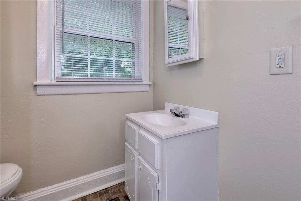 1028 37th St Property Photo 17