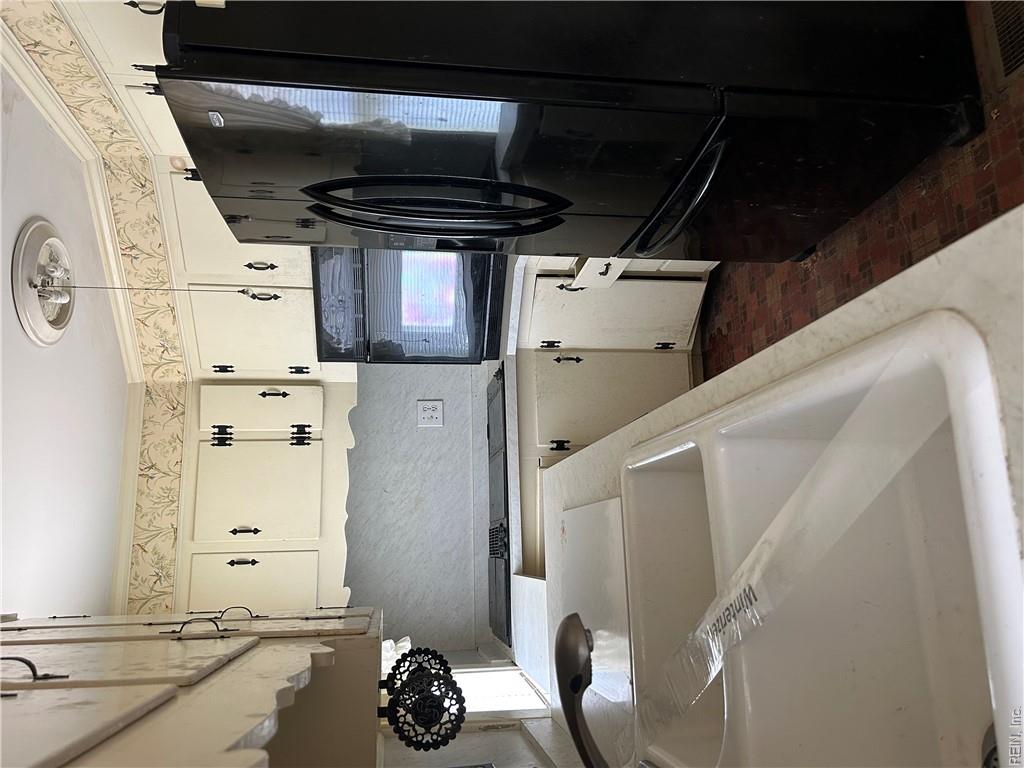35 Kerr St Property Photo 12