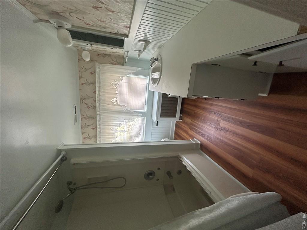 35 Kerr St Property Photo 19
