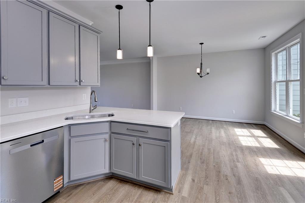 3557 Amberley Way Property Photo 10