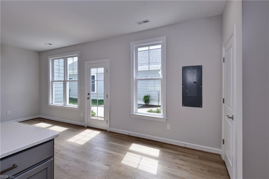 3557 Amberley Way Property Photo 11