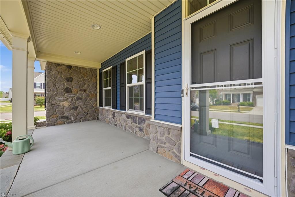 1633 Banff Ct Property Photo 3