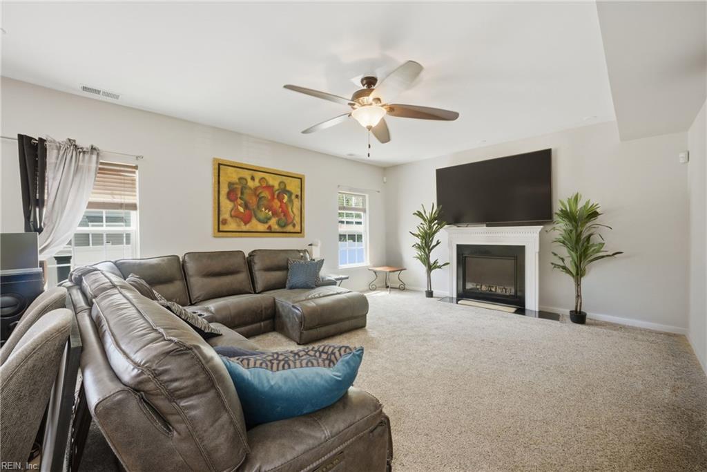1633 Banff Ct Property Photo 8
