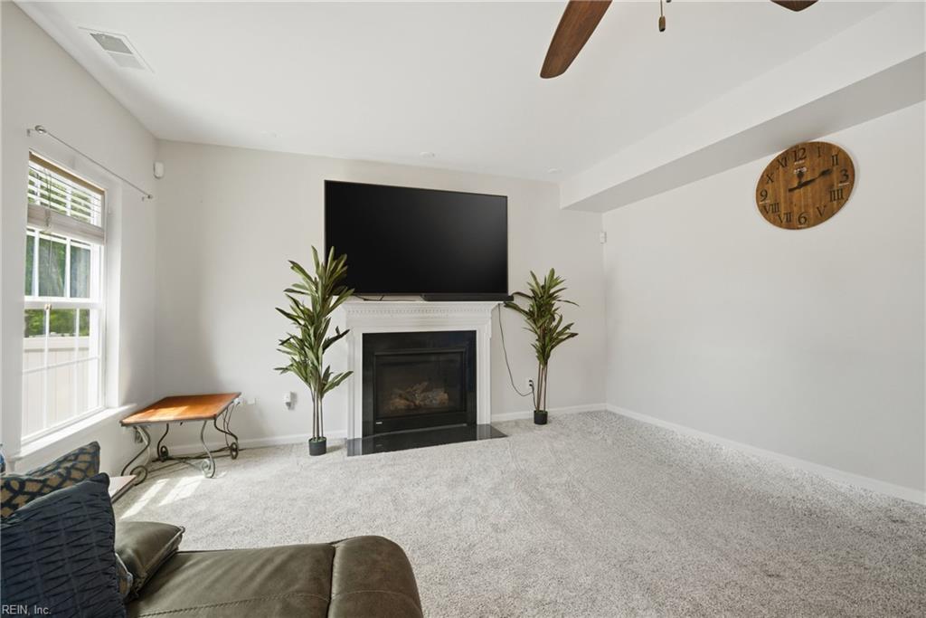 1633 Banff Ct Property Photo 10