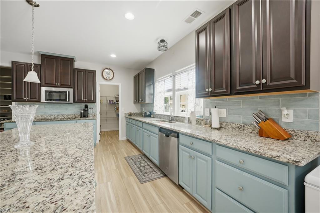 1633 Banff Ct Property Photo 15