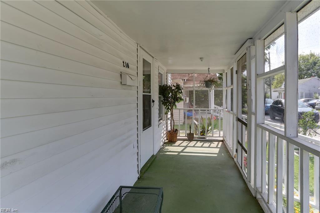 210 Baker St Property Photo 3