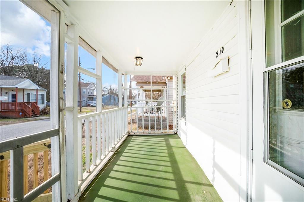 210 Baker St Property Photo 7