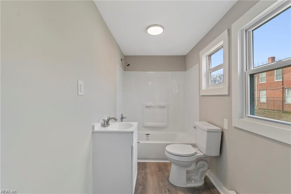 210 Baker St Property Photo 21