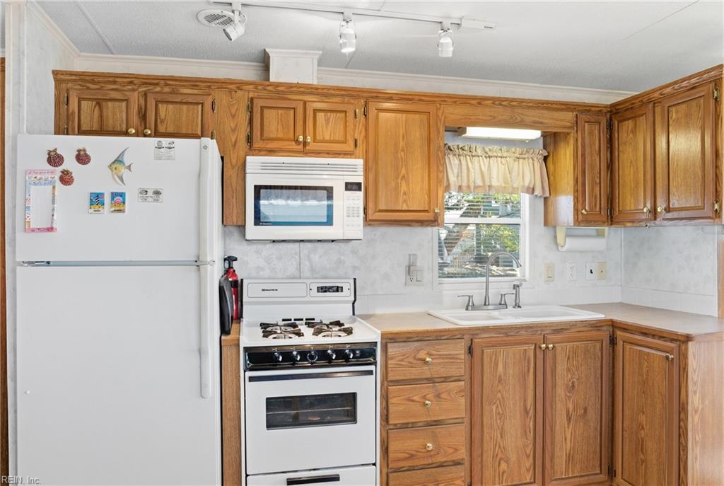3665 Sandpiper Rd Property Photo 7