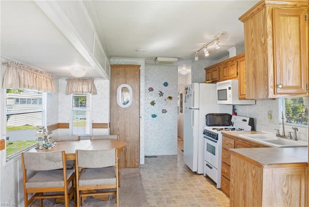 3665 Sandpiper Rd Property Photo 8
