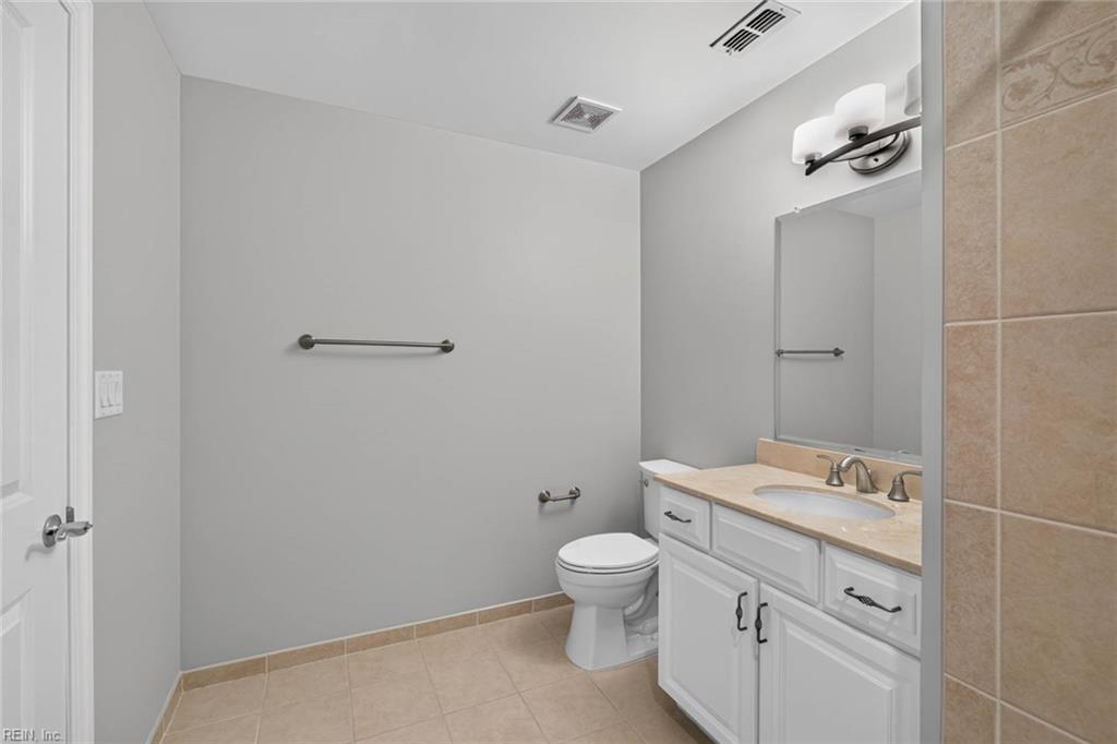 4545 Commerce St Property Photo 20