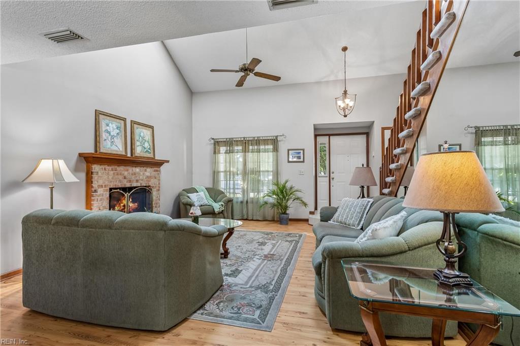 867 Belvoir Cir Property Photo 16