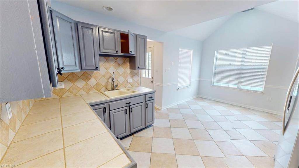3125 Niagara Way Property Photo 6