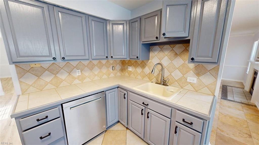 3125 Niagara Way Property Photo 8