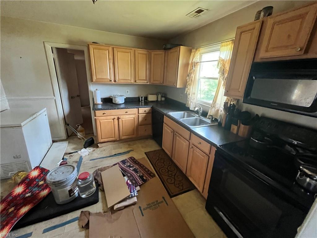 8508 Kennedy Dr Property Photo 5