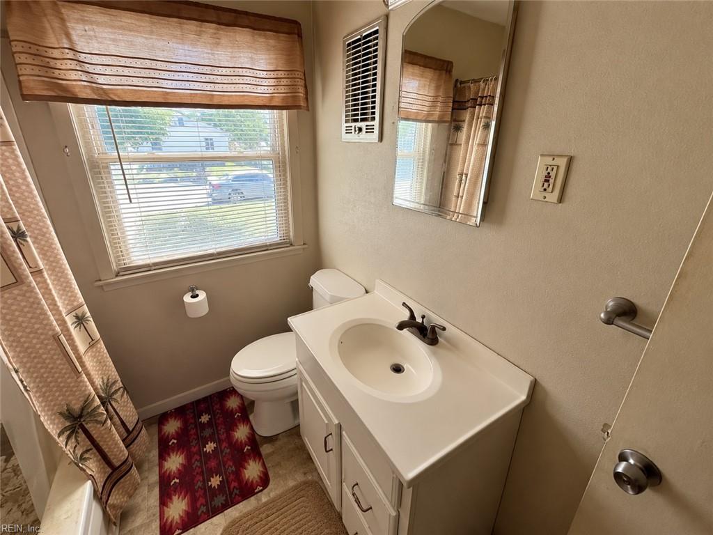 8508 Kennedy Dr Property Photo 8