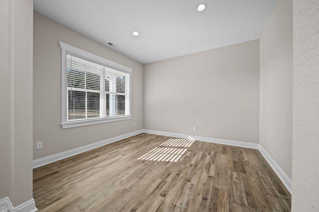 23057 Lake Ct Property Photo 2
