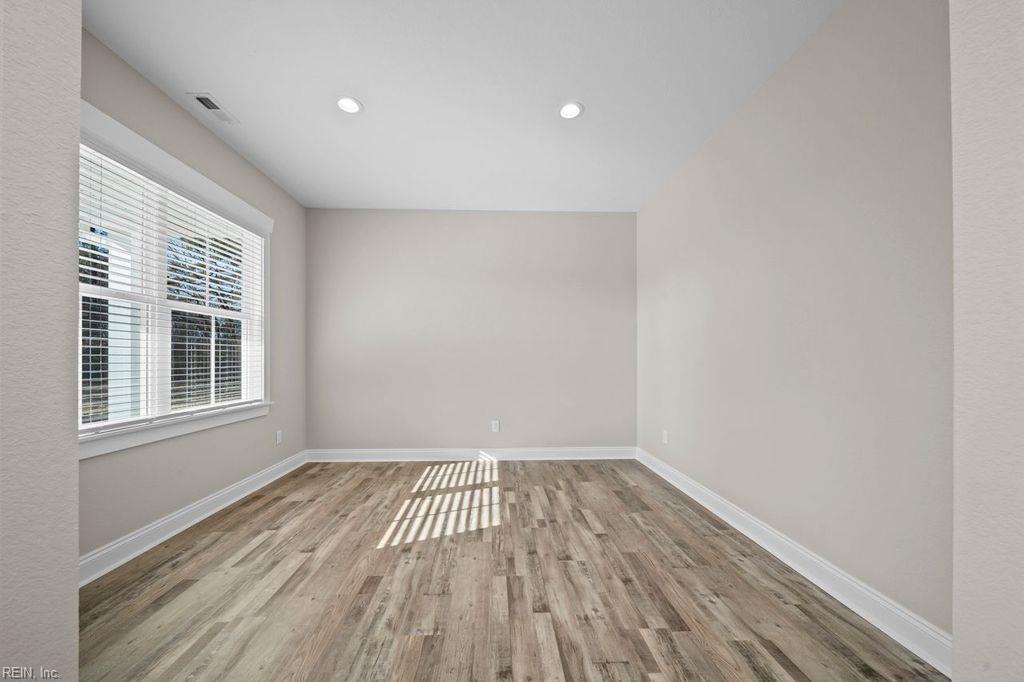 23057 Lake Ct Property Photo 3