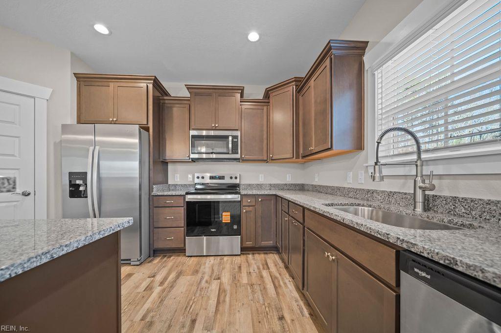 23057 Lake Ct Property Photo 4