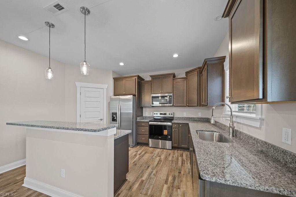 23057 Lake Ct Property Photo 5