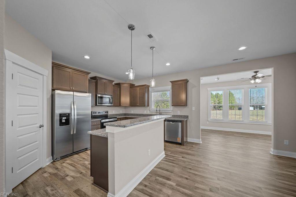23057 Lake Ct Property Photo 6