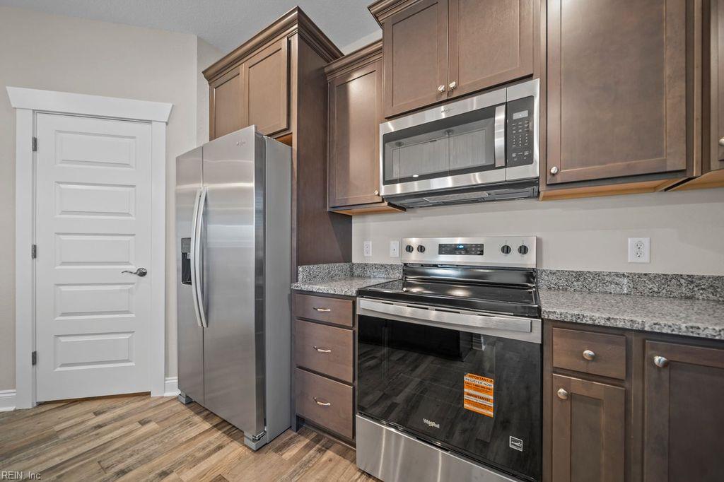 23057 Lake Ct Property Photo 8