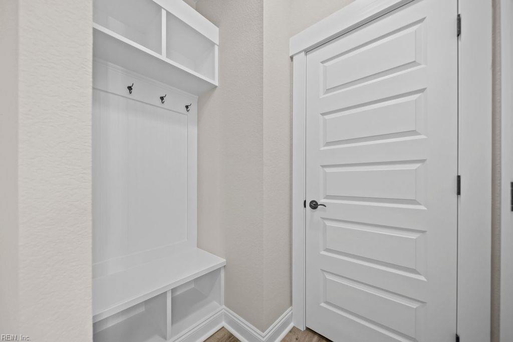 23057 Lake Ct Property Photo 28