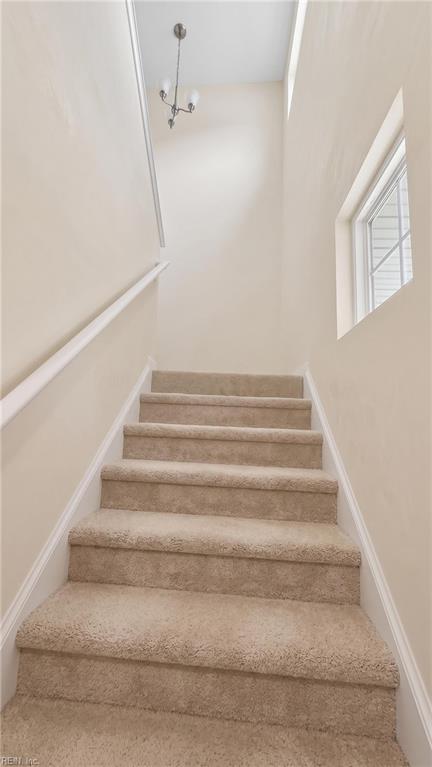 572 Laurel St Property Photo 28