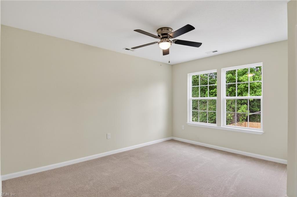 572 Laurel St Property Photo 32