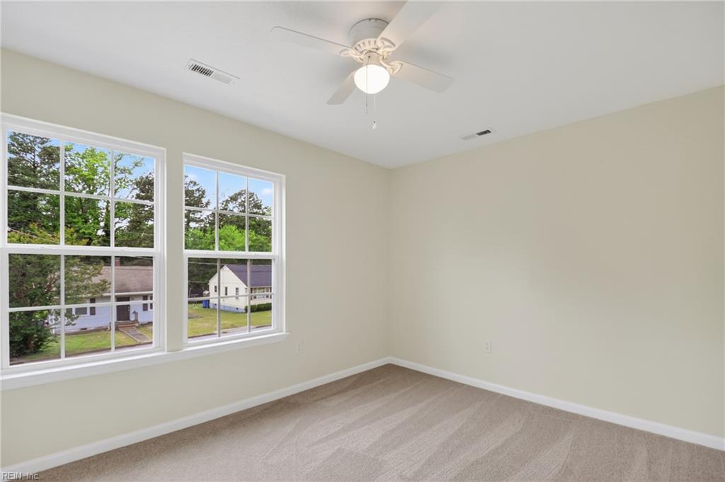 572 Laurel St Property Photo 44