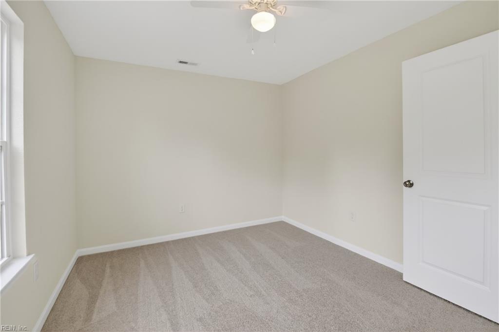 572 Laurel St Property Photo 45
