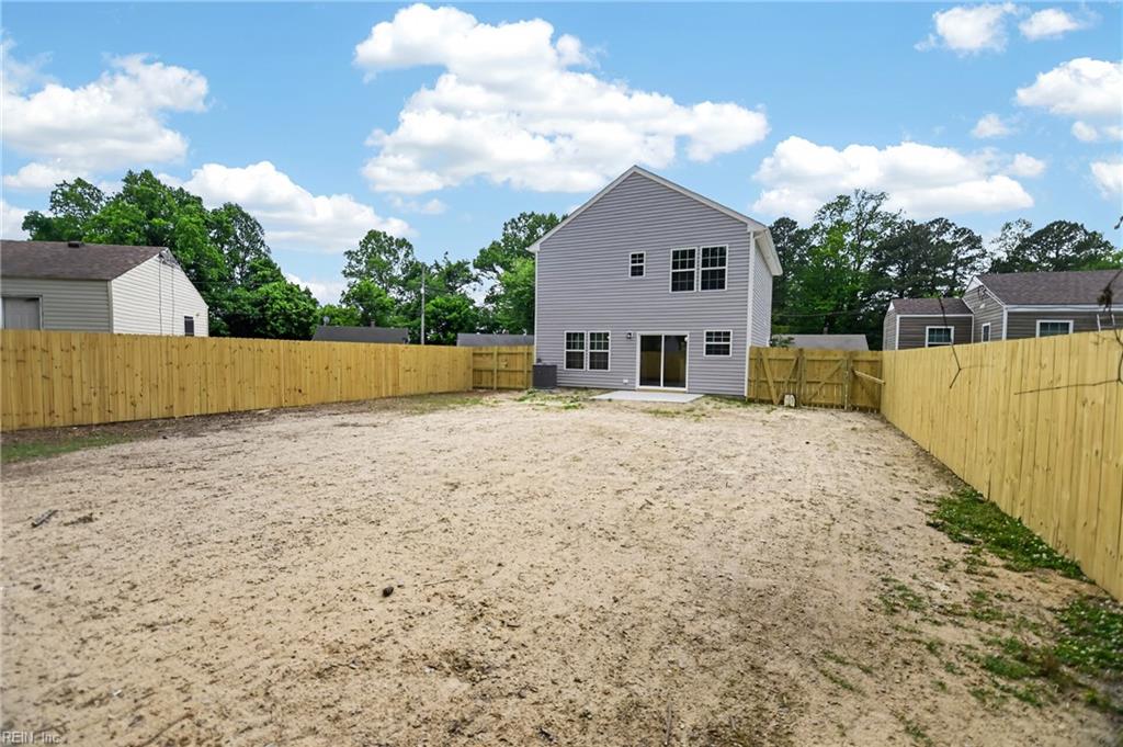 572 Laurel St Property Photo 47