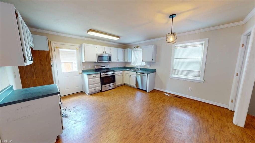 6651 Hudson Ave Property Photo 9