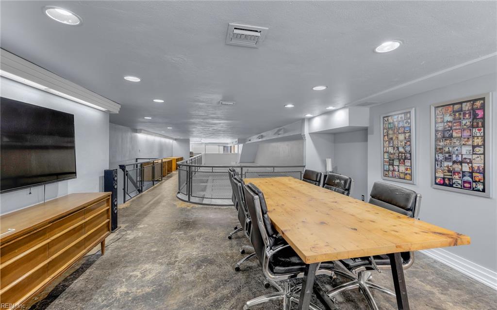 211 W Freemason St Property Photo 16