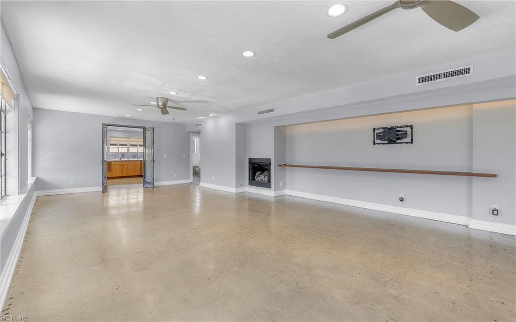 211 W Freemason St Property Photo 22