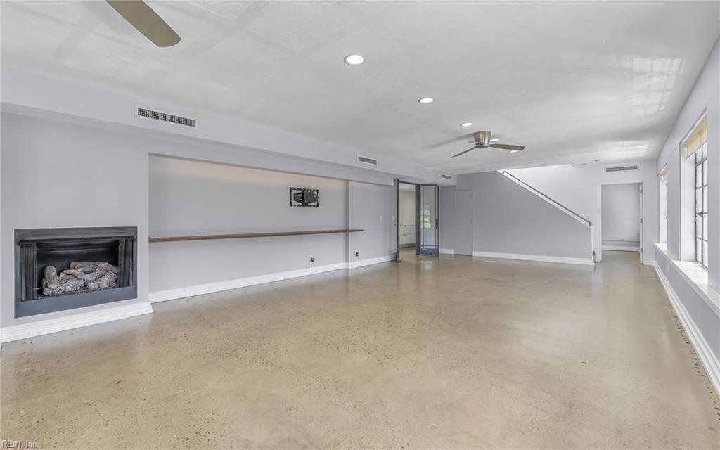 211 W Freemason St Property Photo 23