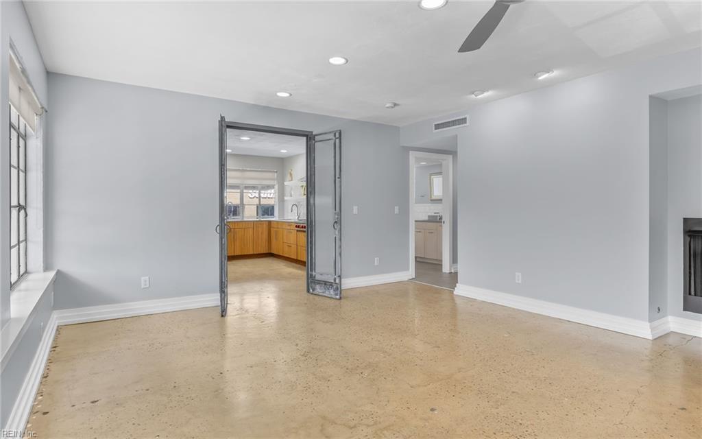 211 W Freemason St Property Photo 27