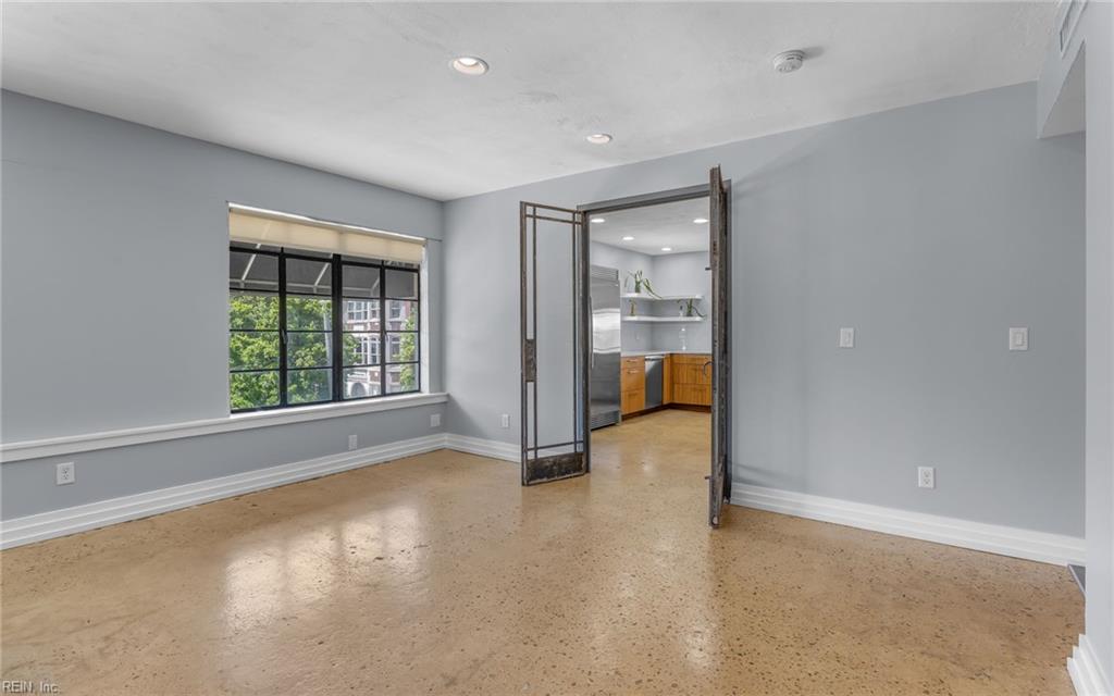 211 W Freemason St Property Photo 28