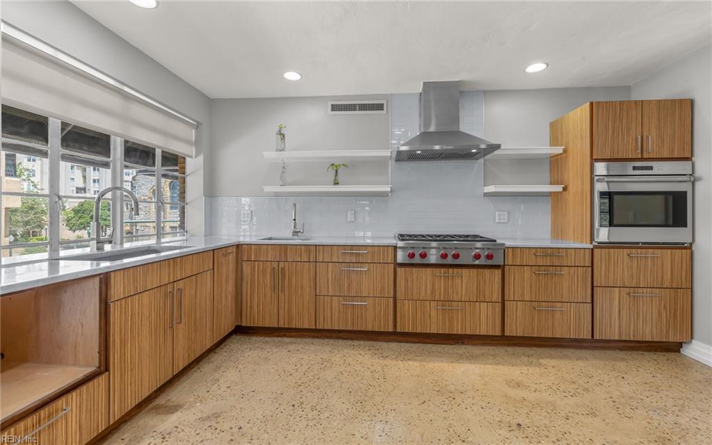 211 W Freemason St Property Photo 30