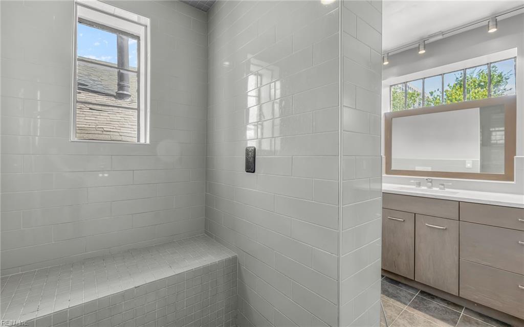 211 W Freemason St Property Photo 40