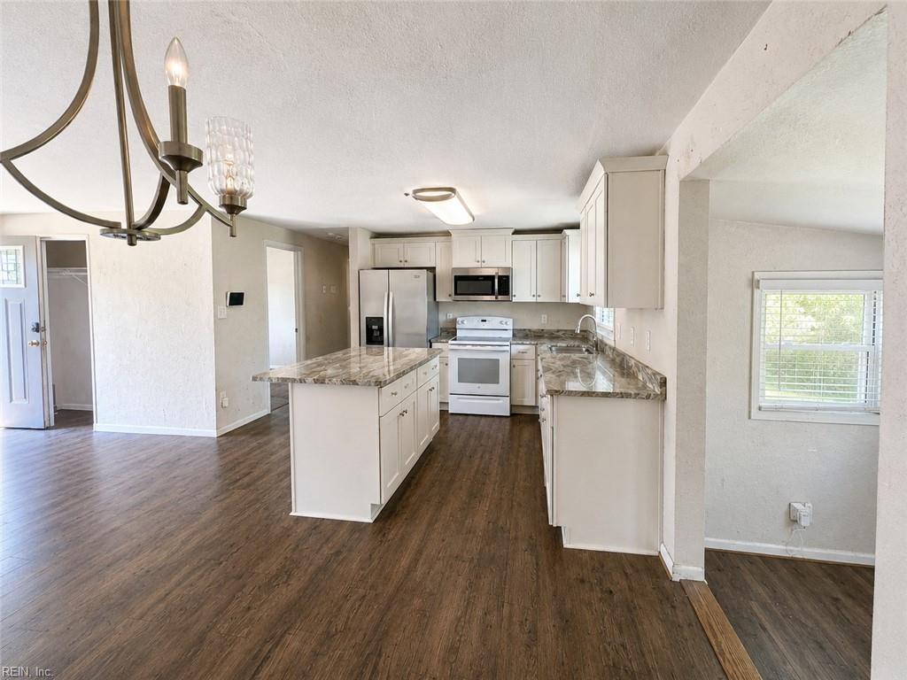 1903 Seward Dr Property Photo 4