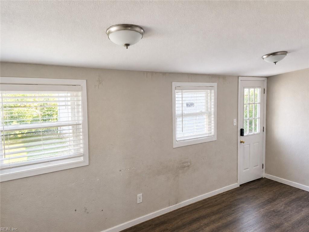 1903 Seward Dr Property Photo 10