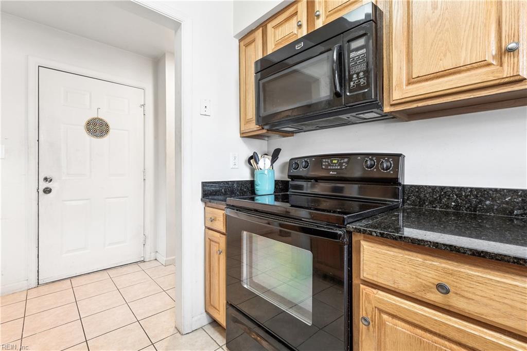 1304 Stockley Gdns Property Photo 5