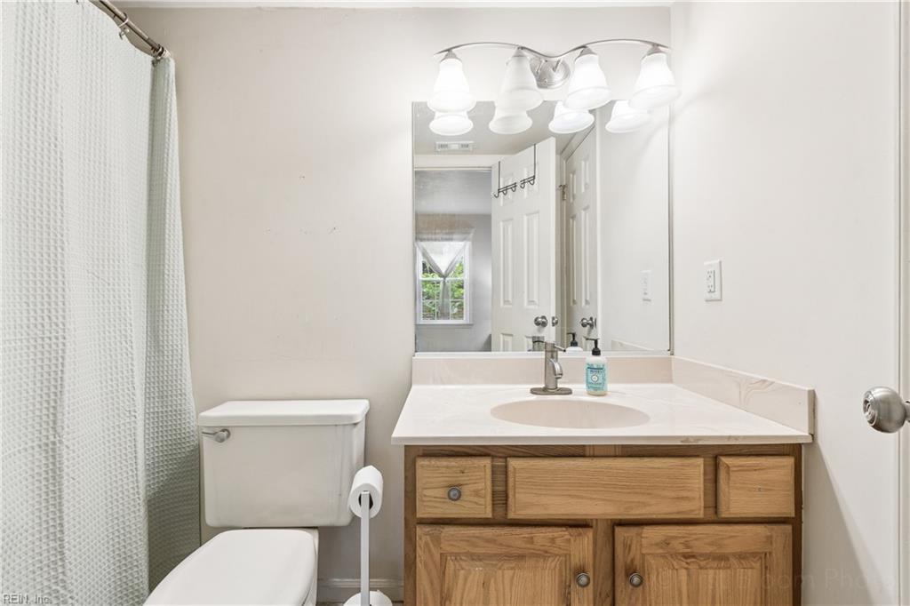 1304 Stockley Gdns Property Photo 9