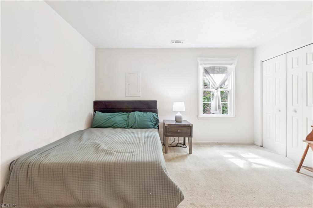 1304 Stockley Gdns Property Photo 13
