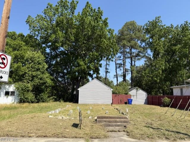 208 E Pinner St Property Photo 3